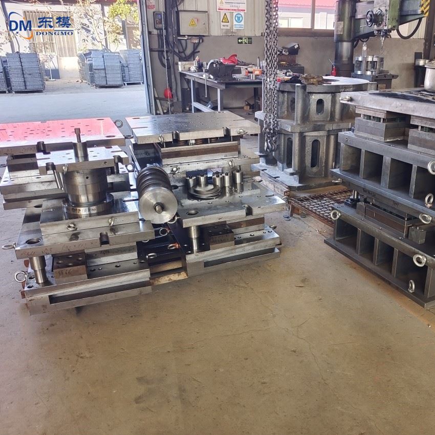 Manufacturers Custom-made Metal Stamping Dies